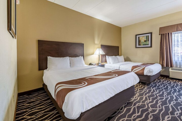 2 Queen Beds (1 of 12)