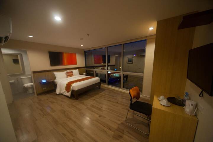 Room 25 of 40