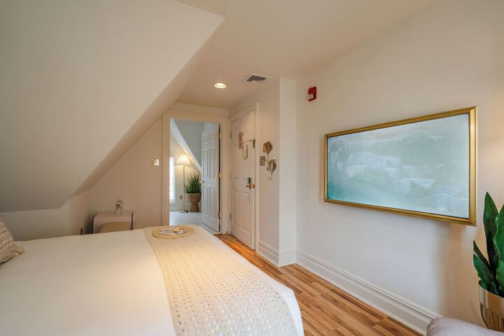 Room 20 of 148