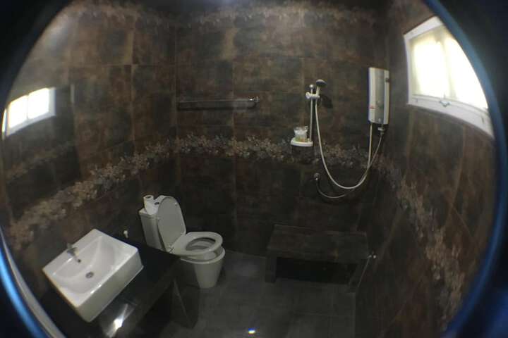 Room 17 of 47