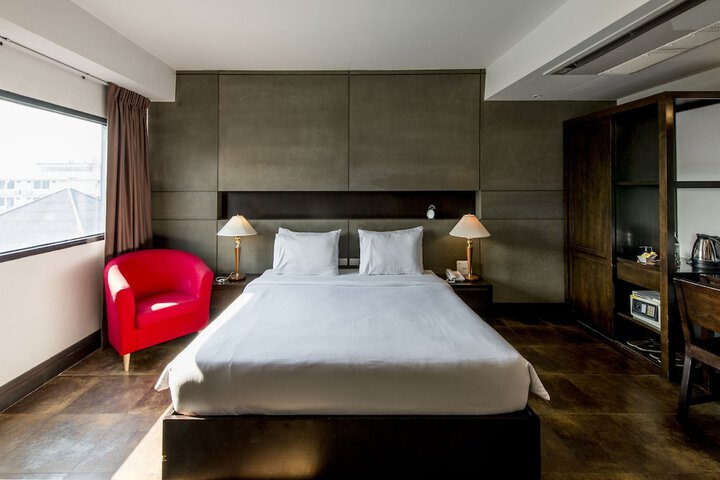 Room 16 of 77