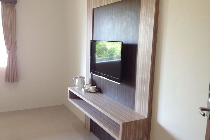 Room 4 of 104