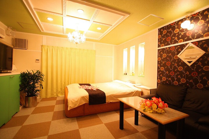Room 10 of 14