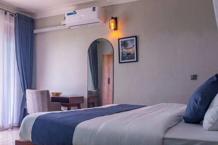 Room 3 of 53