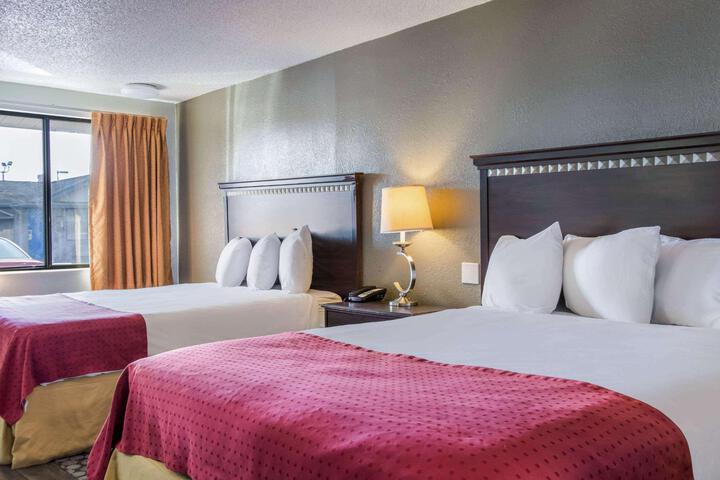 2 Queen Beds (4 of 7)