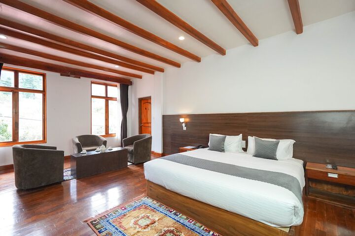 Room 6 of 25