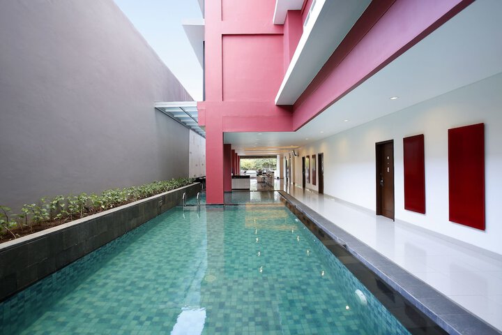 Pools & Facilities