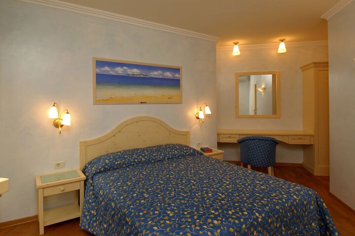 Room 3 of 43