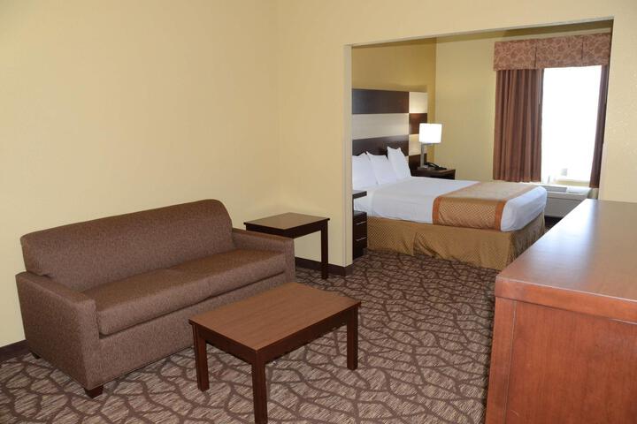 Suite 1 Queen Bed Sofa Bed Microwave and Refrigerator High Speed Internet Accessible Shower Only Full Breakfast (1 of 18)