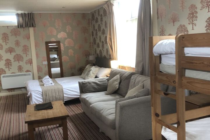 Room 10 of 100
