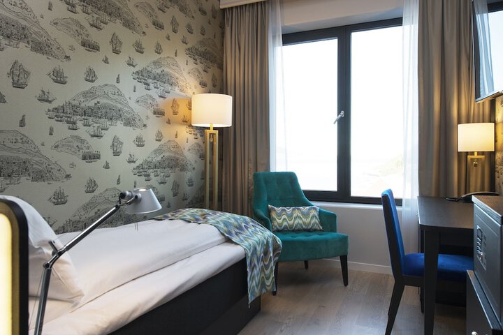 Room 21 of 48