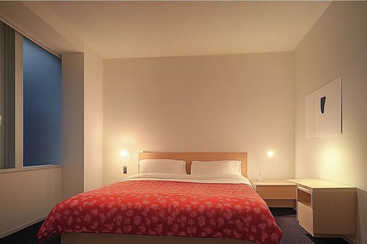 Room 6 of 13