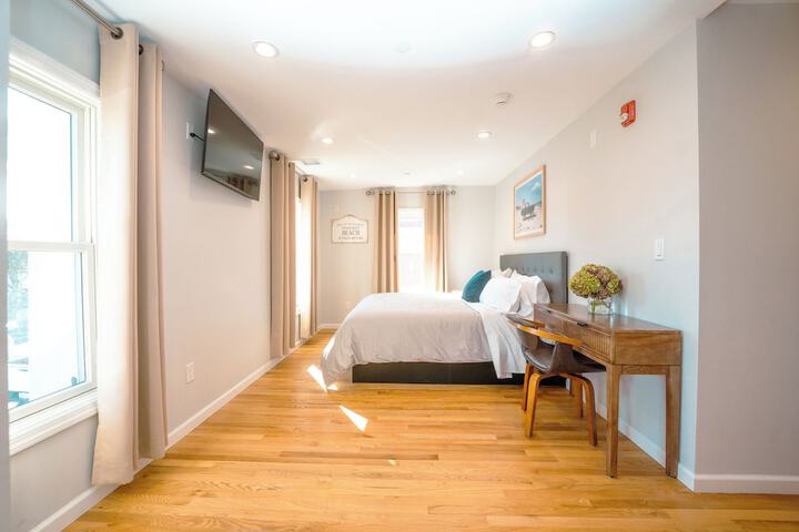 Room 4 of 20
