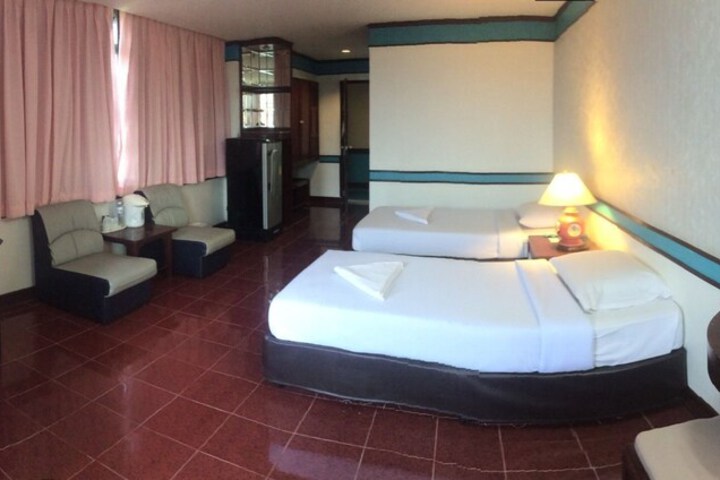 Room 40 of 147