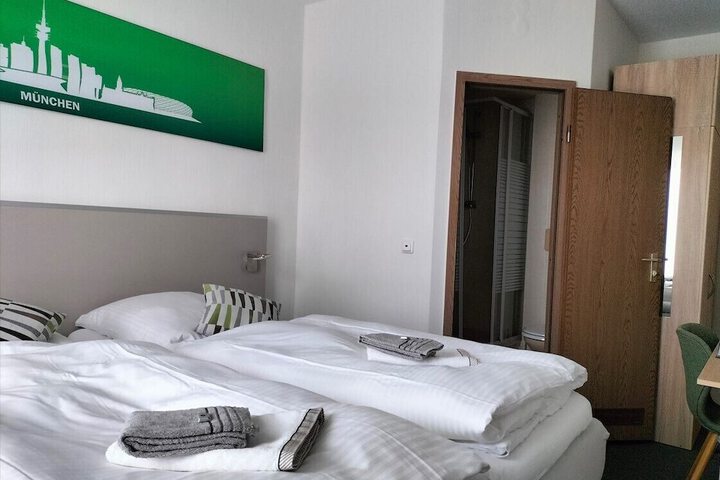 Room 16 of 46