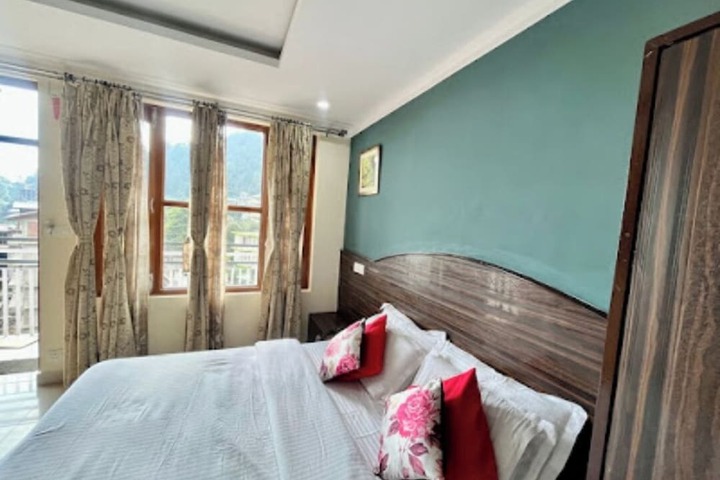 Room 9 of 16
