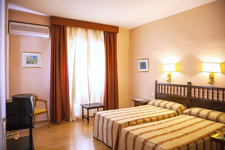 Room 10 of 38