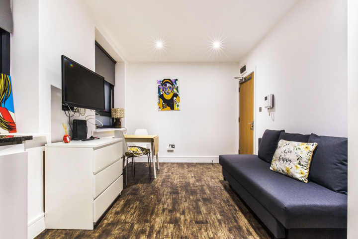 Room 4 of 15