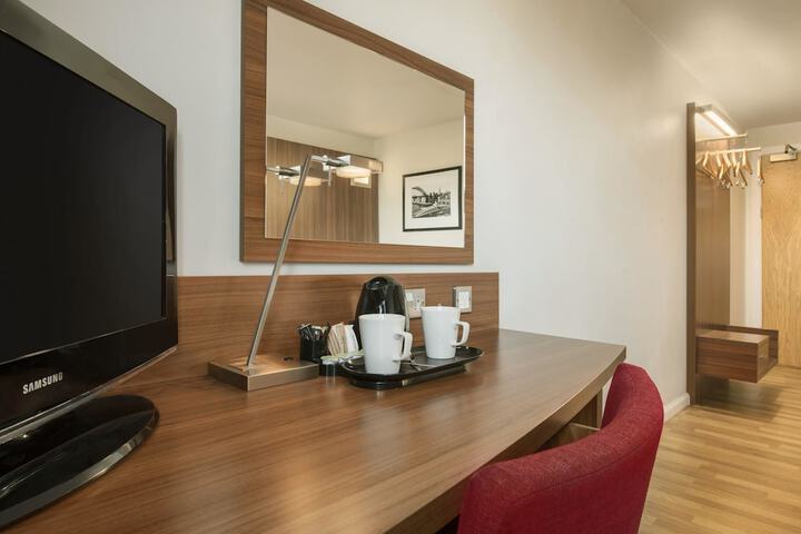 Room 5 of 42