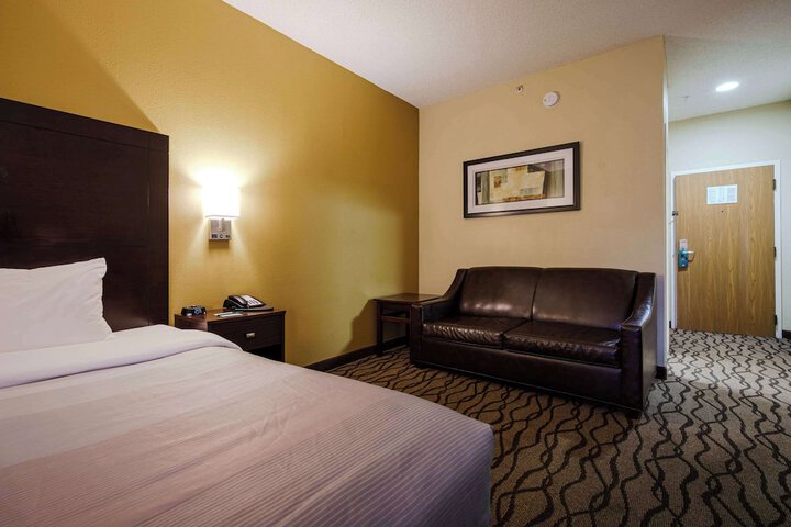 1 King Bed (6 of 12)