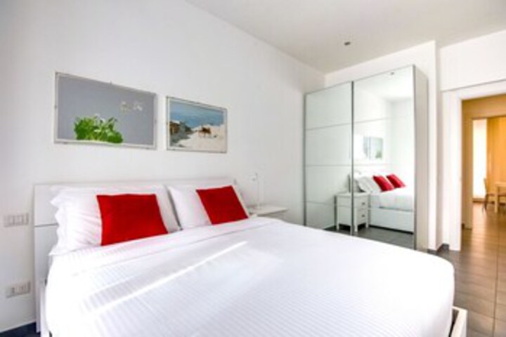 Room 5 of 15