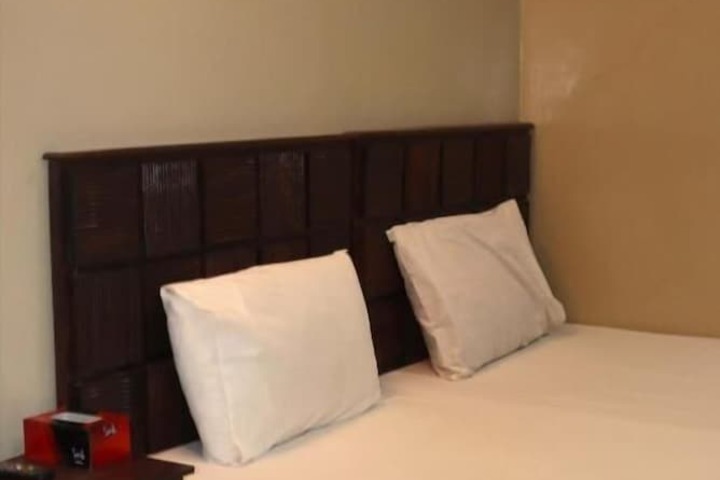 Room 9 of 11