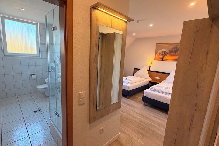 Room 4 of 19