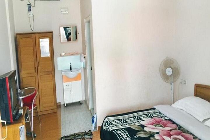 Room 4 of 6