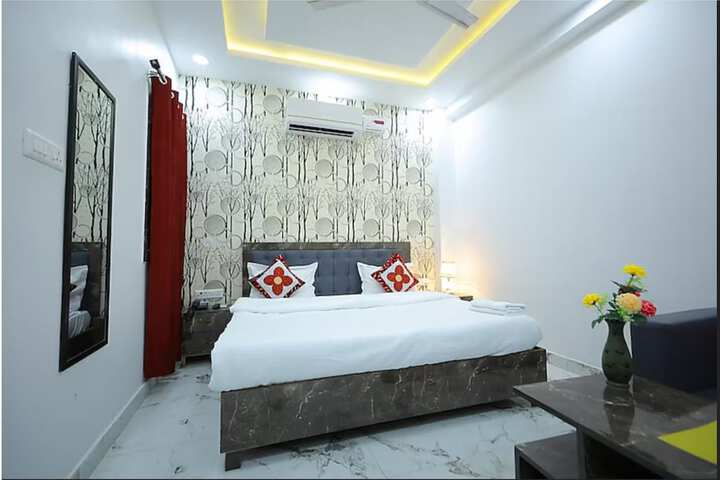 Room 12 of 15