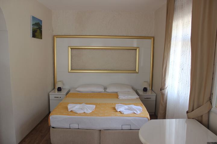 Room 9 of 27