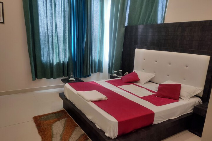 Room 6 of 19