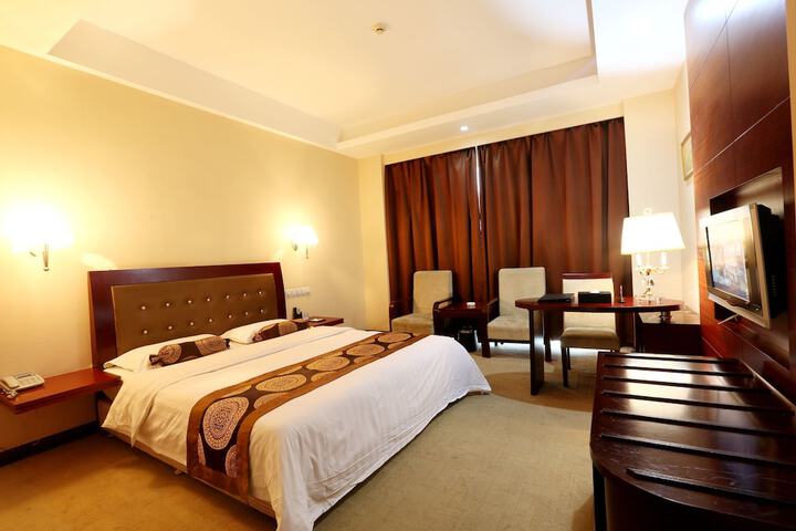 Room 5 of 8
