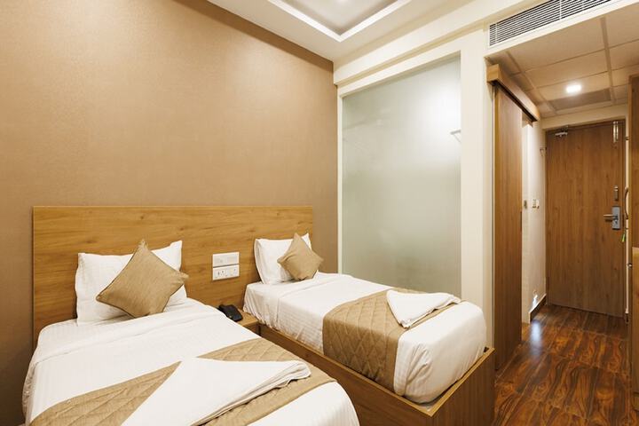 Room 10 of 20