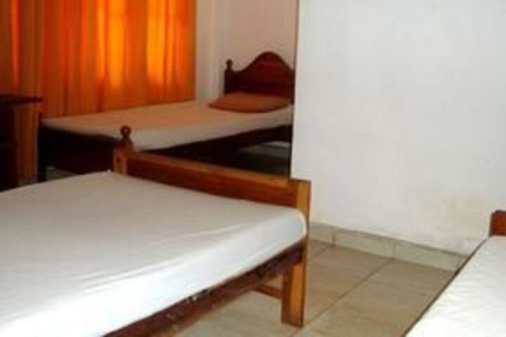 Room 5 of 9