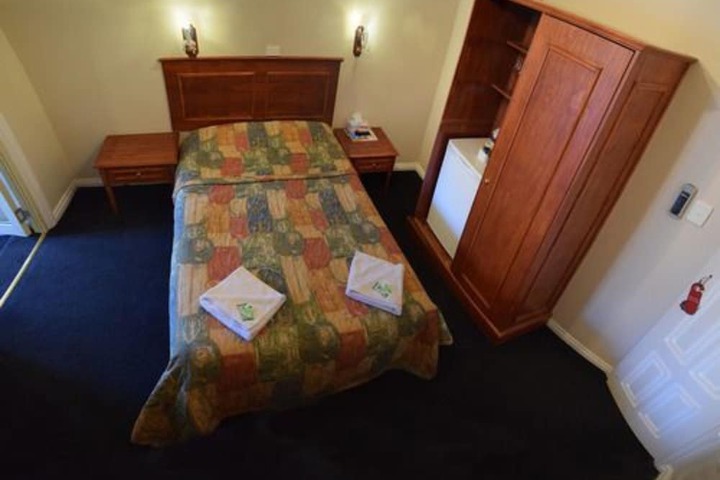 Room 34 of 98