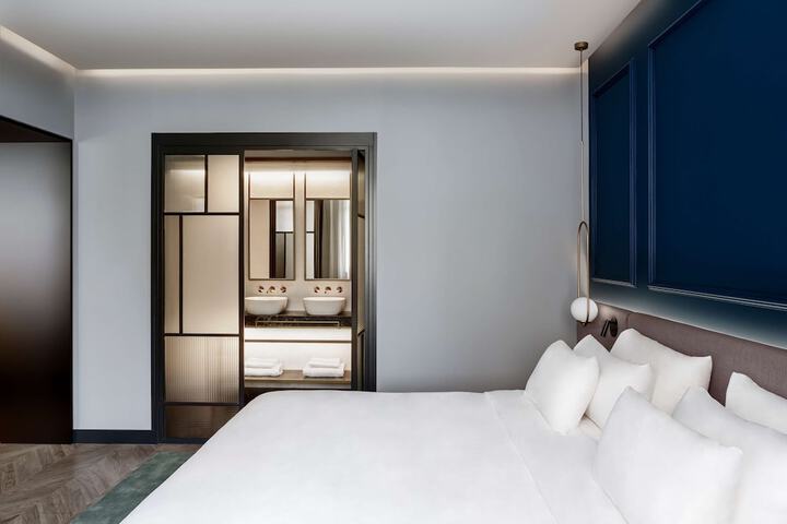Room 31 of 132