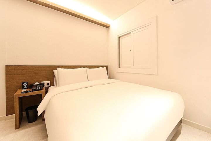 Room 12 of 36