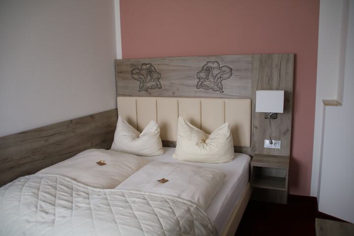 Room 19 of 90
