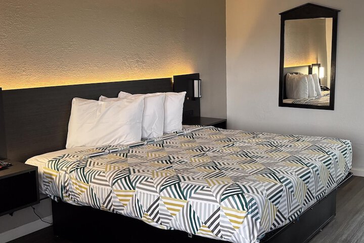 Room 8 of 21