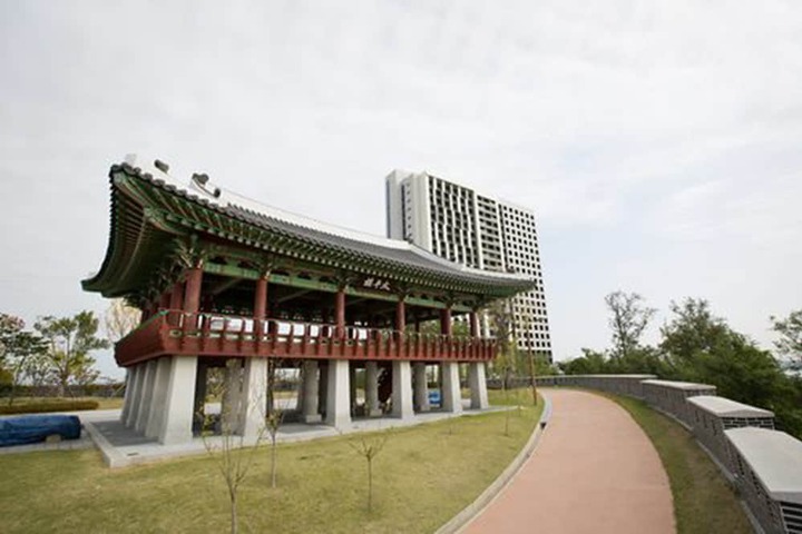 Hotel Exterior 36 of 43