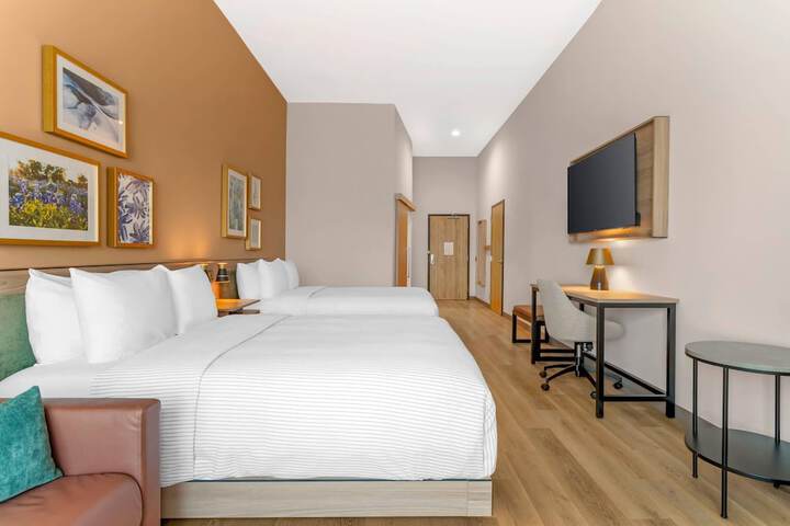 Room 35 of 68