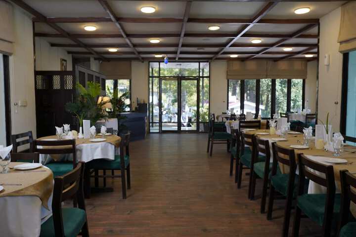 Dining 16 of 20