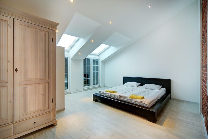 Room 9 of 34