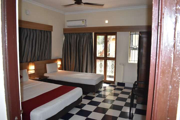 Room 11 of 23
