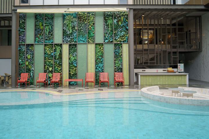Pool 64 of 110