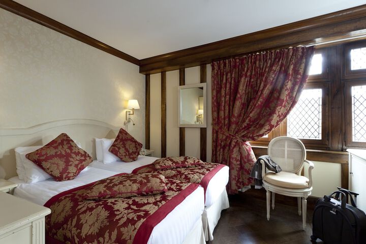 Room 7 of 29