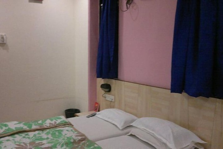 Room 12 of 24