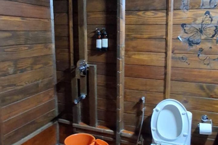 Room 8 of 11