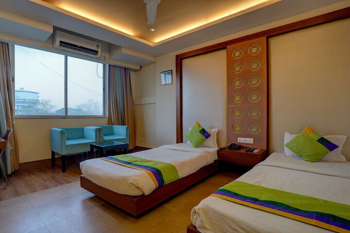 Room 9 of 30