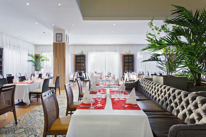 Dining 48 of 70